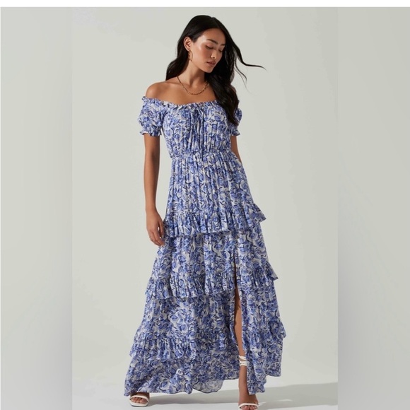 NWT Astr Viona Floral Off the Shoulders Tiered Maxi Size 1X - Picture 1 of 13